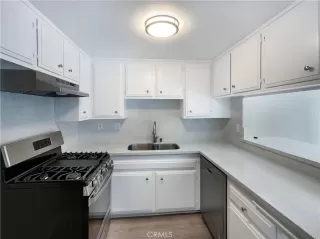 Photo #6: OC23025472 Listing 