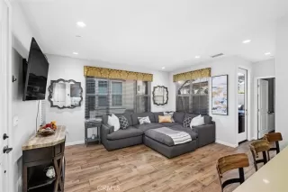 Photo #4: OC23025904 Listing