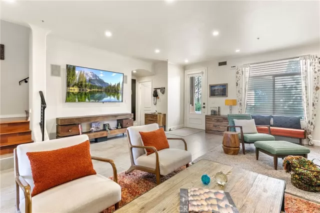 MLS: OC23026114 Condo For Sale