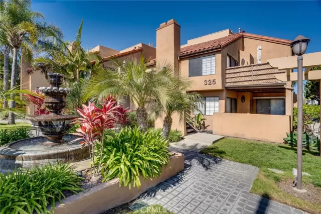 MLS: OC23026116 Condo For Sale