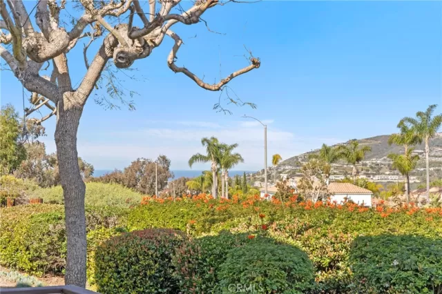 MLS: OC23026354 Condo For Sale