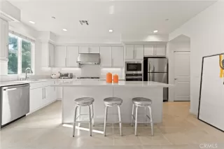 Photo #4: OC23026436 Listing