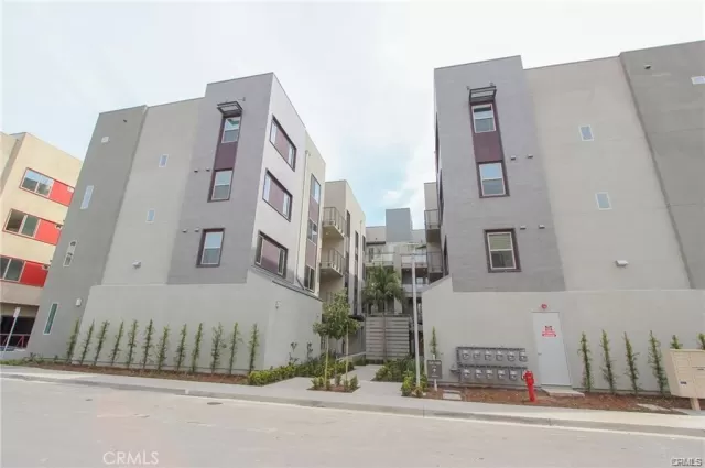 MLS: OC23026699 Condo For Sale