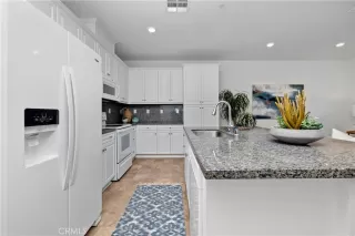 Photo #4: OC23026838 Listing 