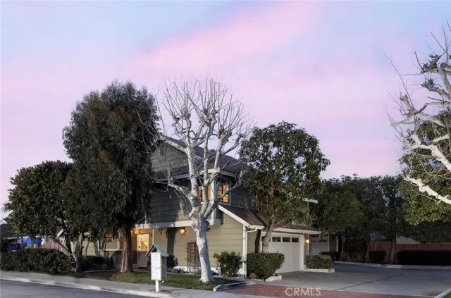 MLS: OC23026946 Condo For Sale