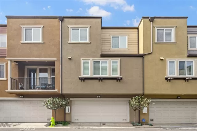 MLS: OC23027025 Condo For Sale