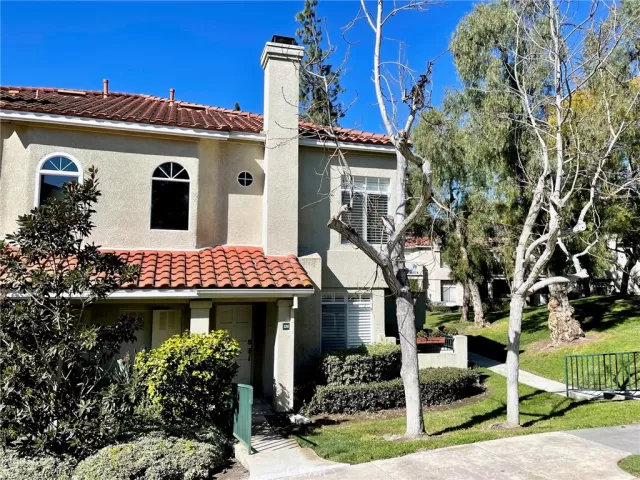 MLS: OC23027893 Condo For Sale