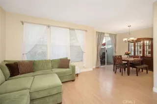 Photo #4: OC23027977 Listing 