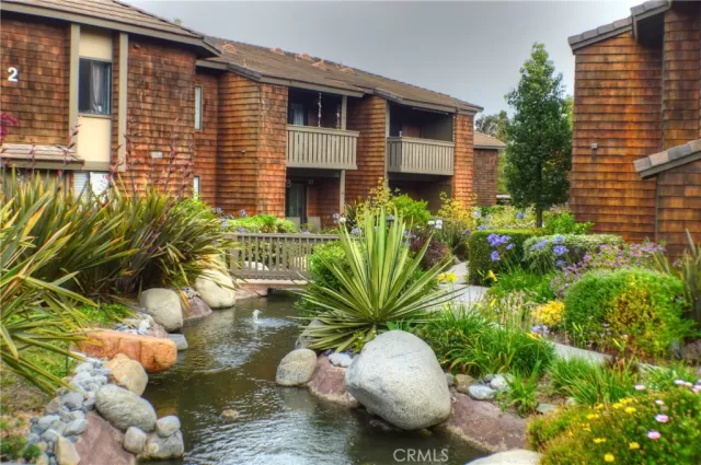 MLS: OC23027998 Condo For Sale