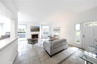 Photo #3: OC23028037 Listing