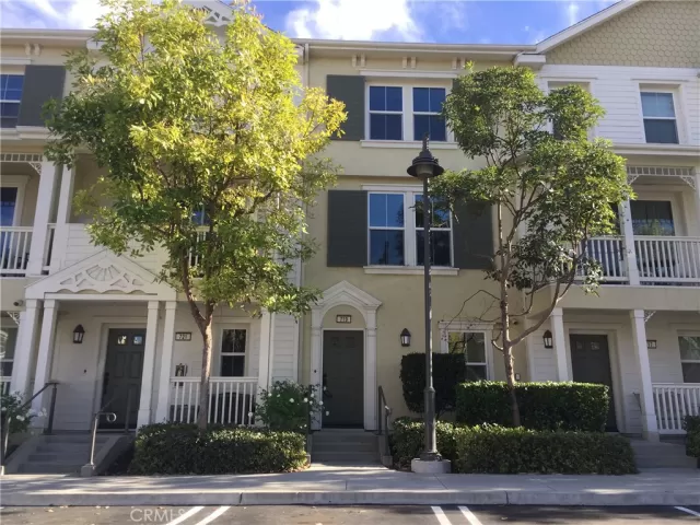 MLS: OC23028293 Condo For Sale