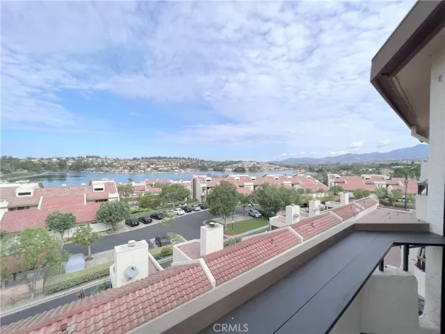 MLS: OC23028394 Condo For Sale