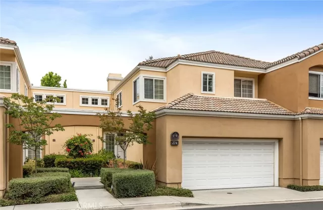 MLS: OC23028582 Condo For Sale