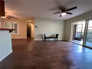 Photo #2: OC23028667 Listing