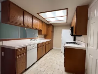 Photo #5: OC23028667 Listing