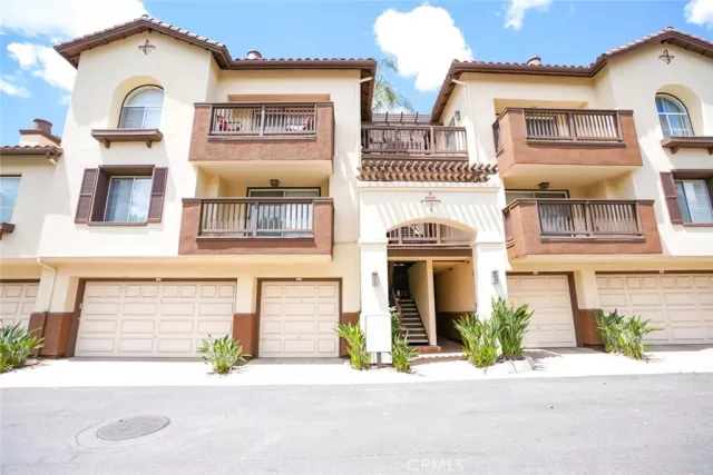 MLS: OC23028918 Condo For Sale