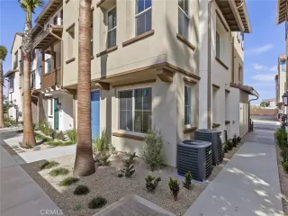 Photo #2: OC23028946 Listing 