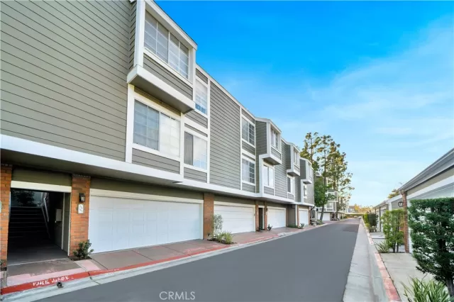 MLS: OC23028971 Condo For Sale