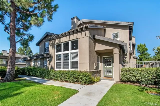 MLS: OC23029153 Condo For Sale