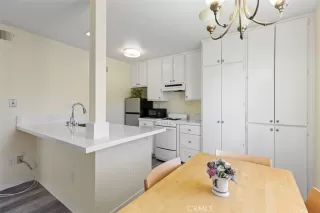 Photo #2: OC23029315 Listing