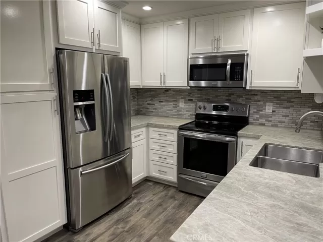 MLS: OC23029578 Condo For Sale