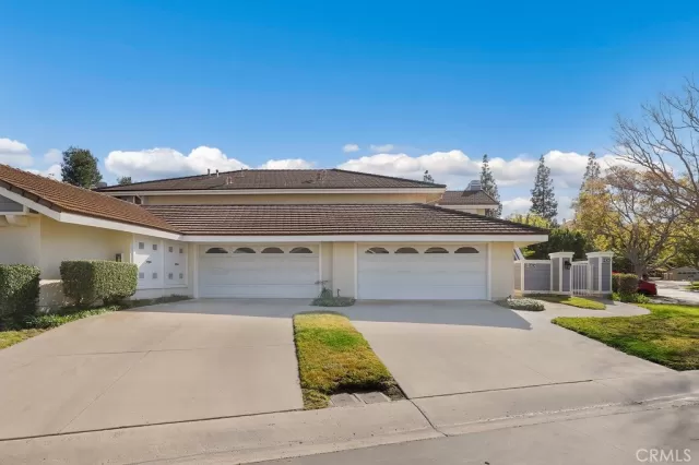 MLS: OC23029659 Condo For Sale