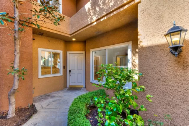 MLS: OC23029896 Condo For Sale