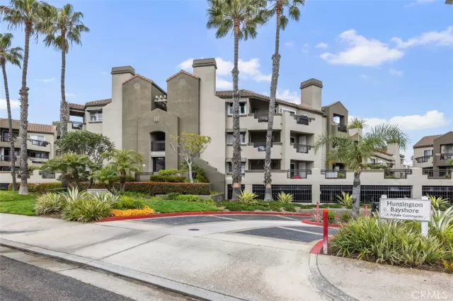 MLS: OC23029993 Condo For Sale