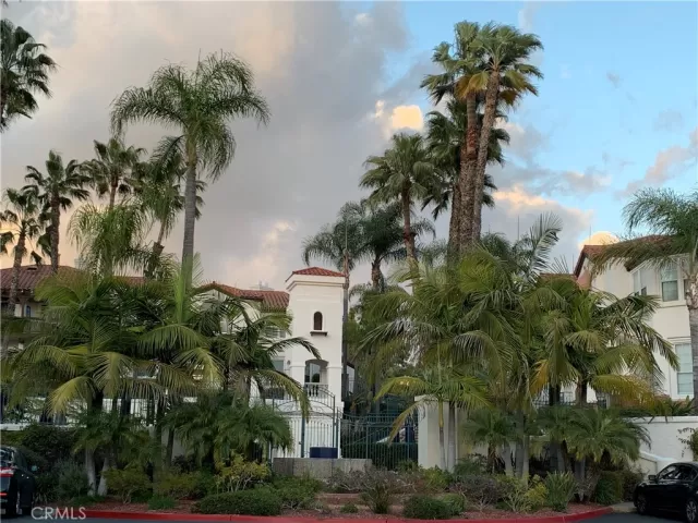 MLS: OC23030906 Condo For Sale