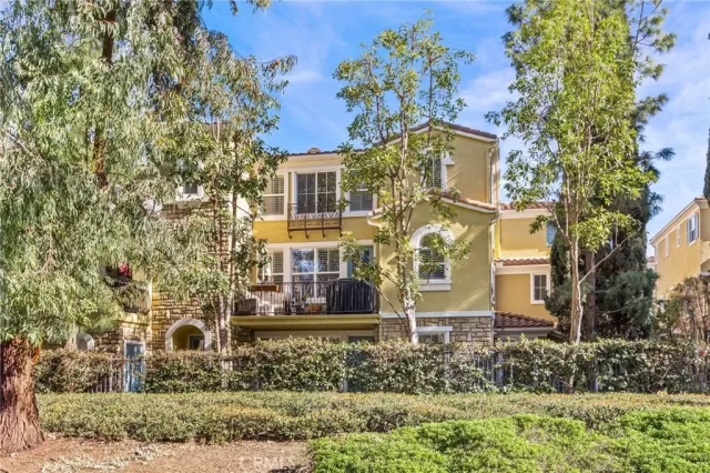 MLS: OC23031010 Condo For Sale