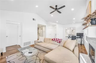 Photo #4: OC23032630 Listing 