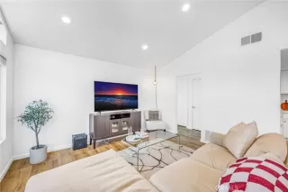 Photo #5: OC23032630 Listing 