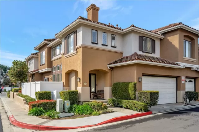 MLS: OC23033000 Condo For Sale