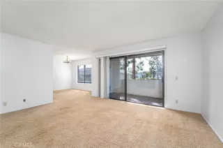 Photo #4: OC23033083 Listing