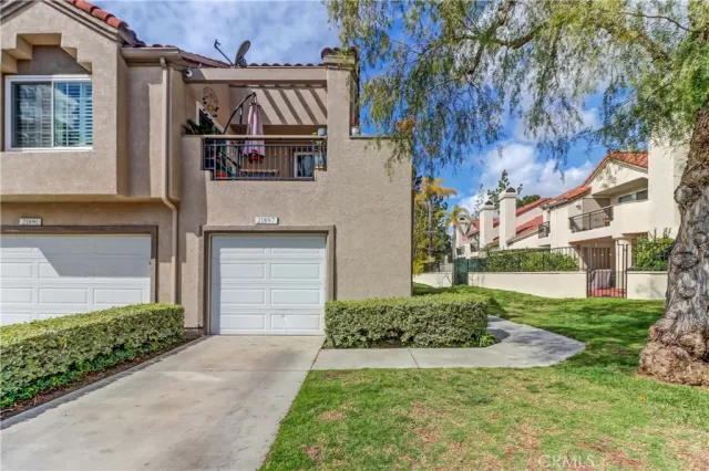 MLS: OC23033299 Condo For Sale