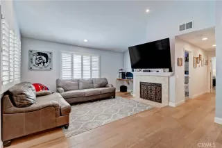 Photo #2: OC23033299 Listing