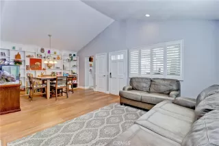 Photo #4: OC23033299 Listing