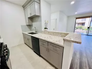 Photo #4: OC23033696 Listing 