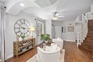 Photo #4: OC23033961 Listing