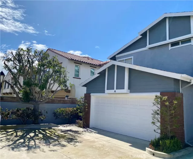 MLS: OC23034084 Condo For Sale