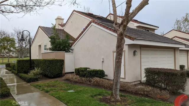 MLS: OC23034213 Condo For Sale