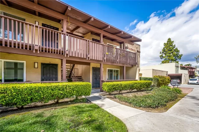 MLS: OC23034245 Condo For Sale