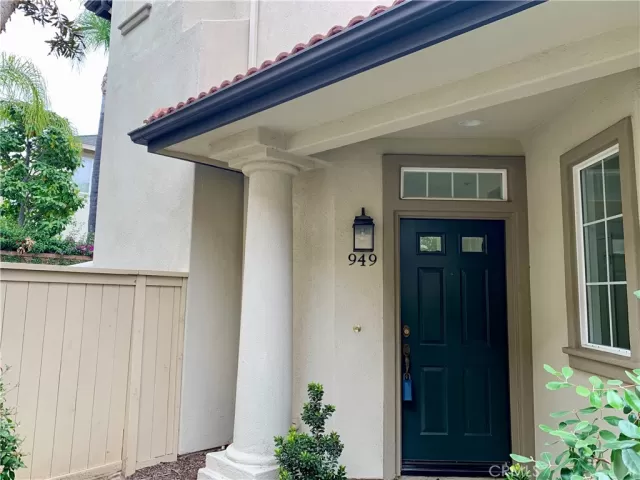 MLS: OC23034265 Condo For Sale