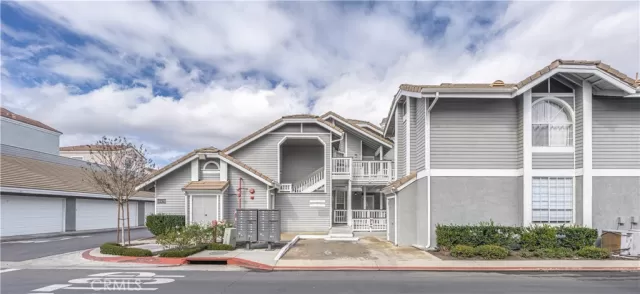 MLS: OC23034448 Condo For Sale