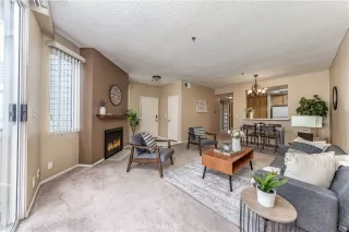 Photo #4: OC23034448 Listing