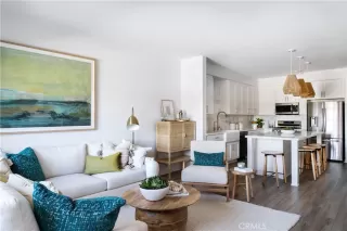 Photo #4: OC23034755 Listing