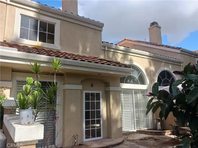 MLS: OC23034821 Condo For Sale