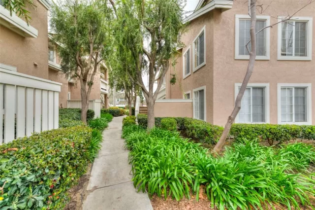 MLS: OC23034980 Condo For Sale