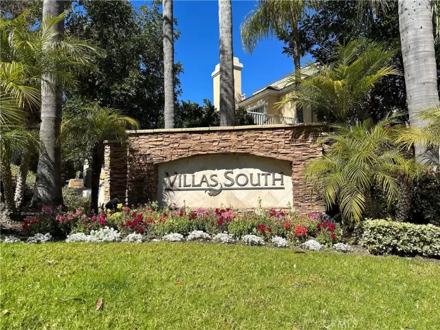 MLS: OC23035018 Condo For Sale