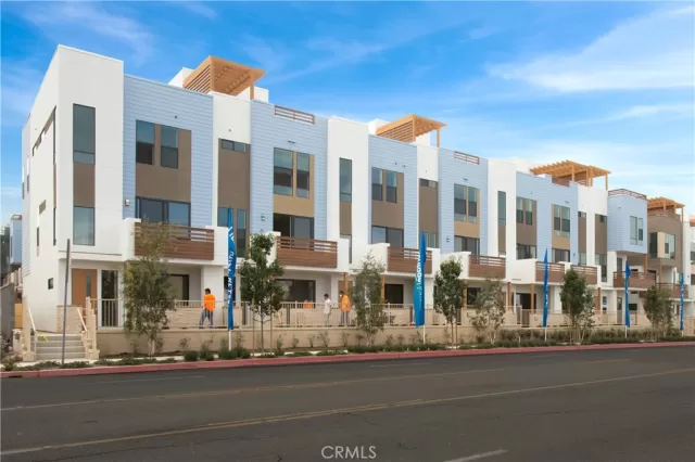 MLS: OC23035042 Condo For Sale